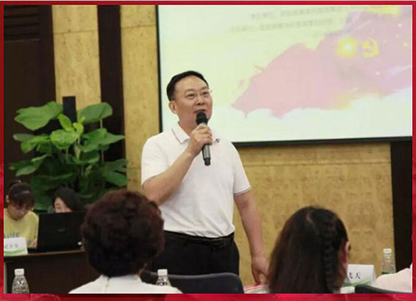 10中國非公醫(yī)療機構(gòu)協(xié)會健康管理與健康保險分會副秘書長張飛天點評嘉賓.jpg