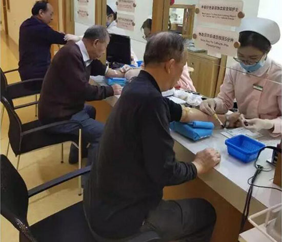 11退伍老兵們井然有序參加體檢.jpg