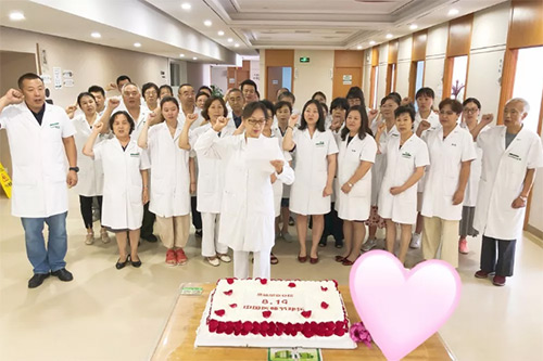 13慈銘體檢望京分院為在崗在職的醫(yī)師們慶?！爸袊t(yī)師節(jié)”.jpg