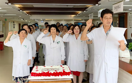 16慈銘體檢知春路分院為在崗在職的醫(yī)師們慶祝“中國醫(yī)師節(jié)”.jpg