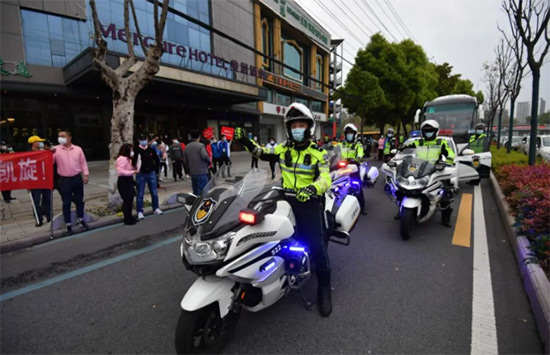 3武漢市市民、志愿者向援鄂醫療隊表示最誠摯的感謝.jpg