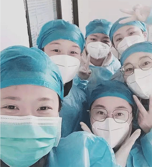 3慈銘體檢美麗的醫(yī)護(hù)人員合影.png