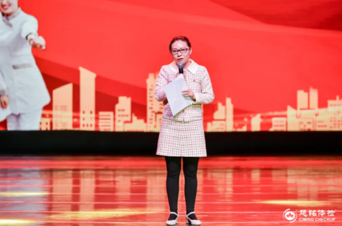2北京市政法衛(wèi)生文化工會(huì)副主席、北京市民營(yíng)醫(yī)院行業(yè)工會(huì)聯(lián)合會(huì)主席杜翠娟致辭.jpg